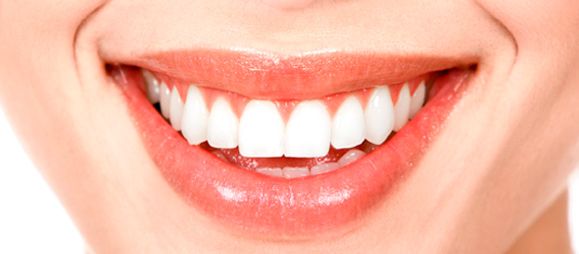 Clínica Dental Dr. Enrique García Sorribes persona sonriendo
